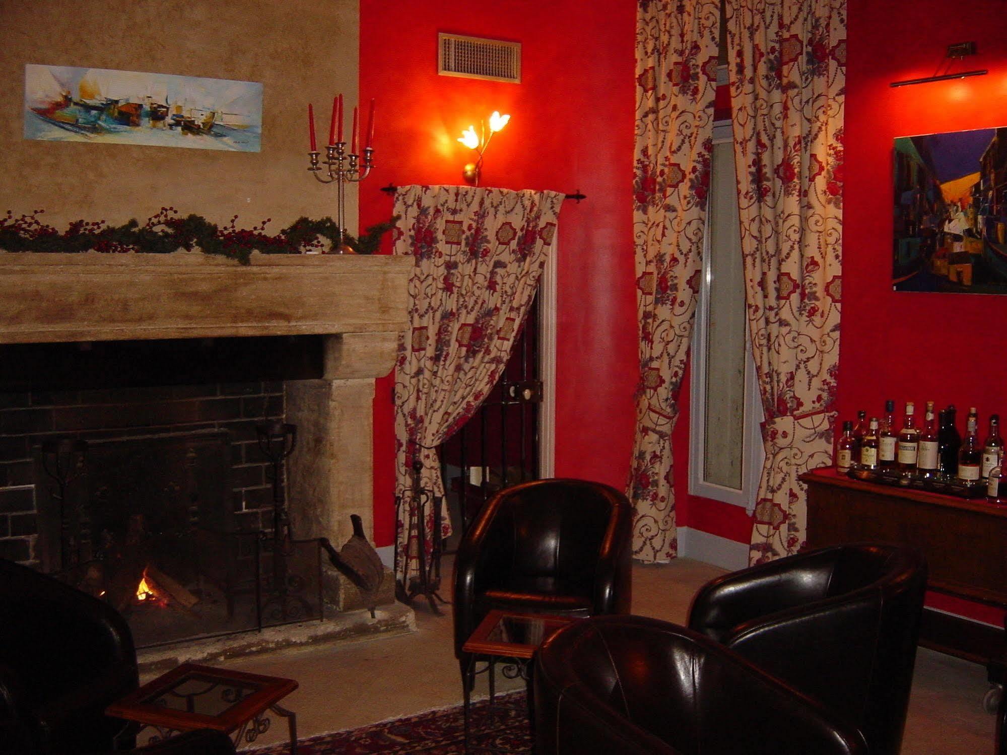 Hostellerie Du Chateau Des Fines Roches Châteauneuf-du-Pape Екстериор снимка